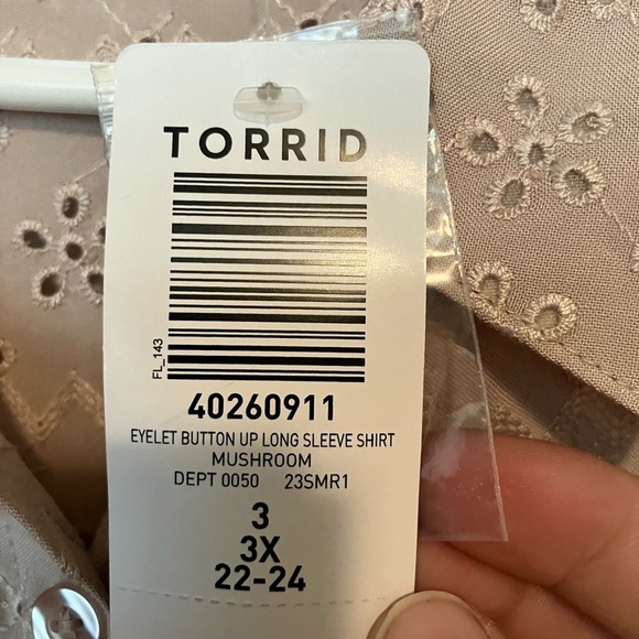 NWT Torrid Blouse 3XL Eyelet Button Up Long Sleeve Shirt Lightweight Casual - Picture 3 of 7
